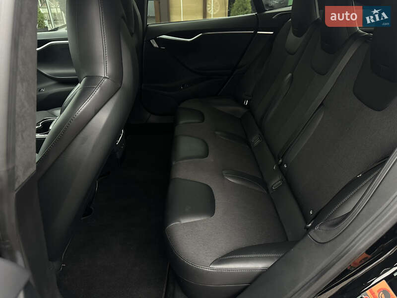 Лифтбек Tesla Model S 2016 в Харькове