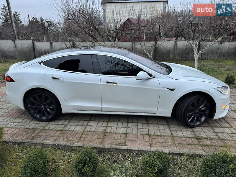 Ліфтбек Tesla Model S 2020 в Харкові
