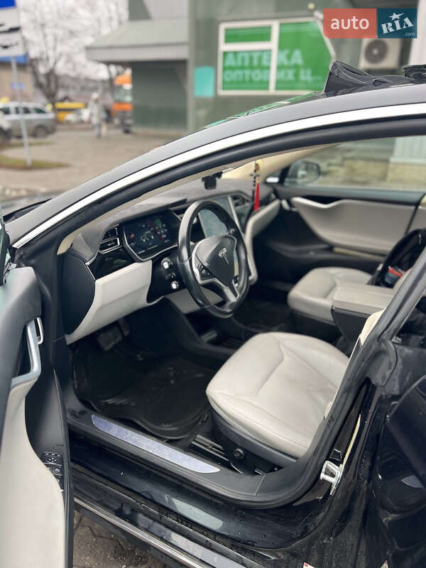 Лифтбек Tesla Model S 2015 в Луцке