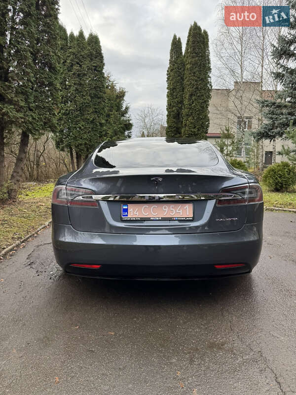Лифтбек Tesla Model S 2019 в Ровно