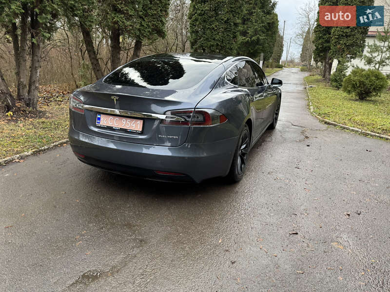 Лифтбек Tesla Model S 2019 в Ровно
