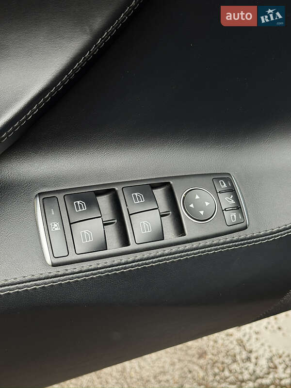 Лифтбек Tesla Model S 2019 в Ровно