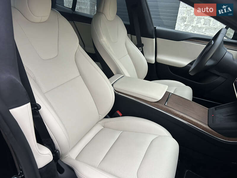 Лифтбек Tesla Model S 2021 в Львове