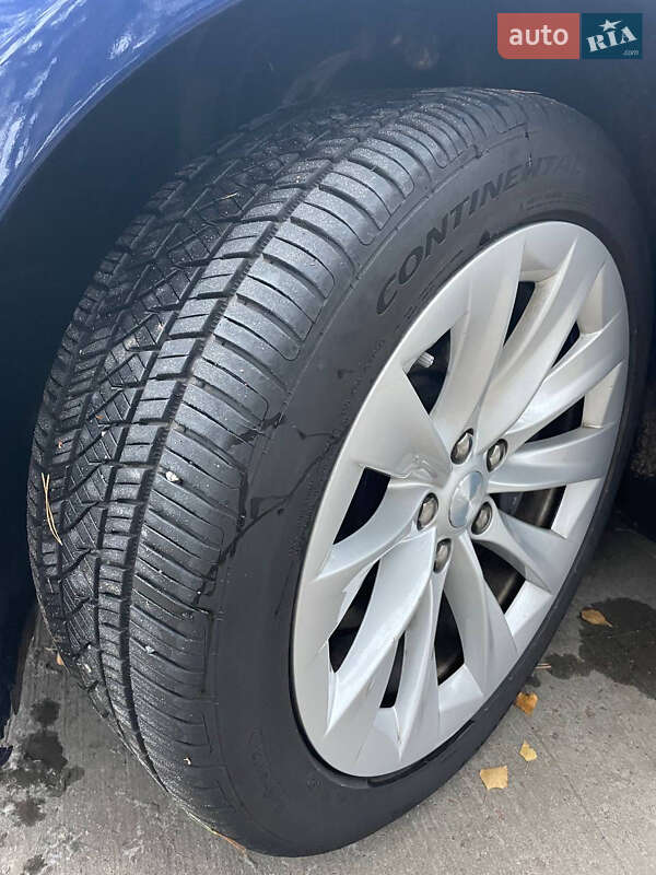 Ліфтбек Tesla Model S 2017 в Києві