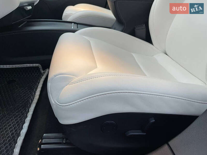 Ліфтбек Tesla Model S 2017 в Києві