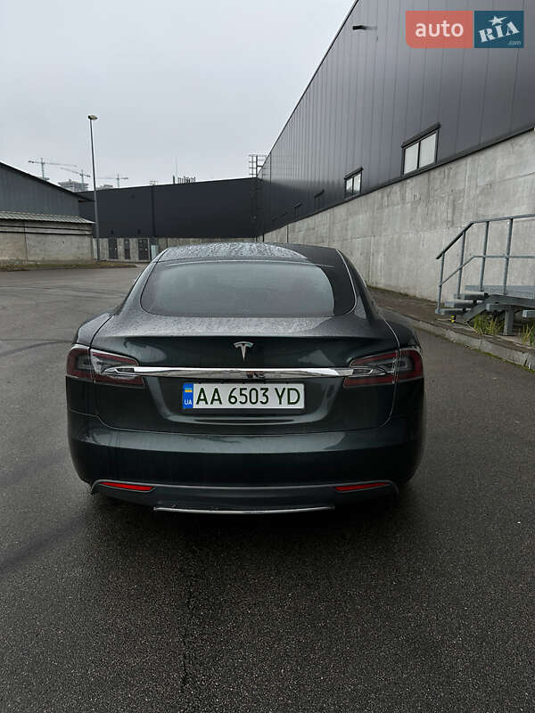 Лифтбек Tesla Model S 2014 в Киеве