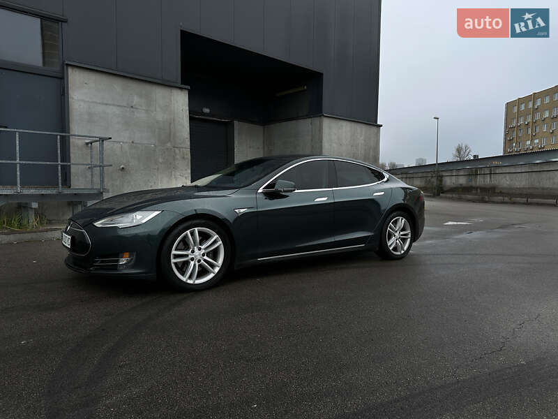 Лифтбек Tesla Model S 2014 в Киеве