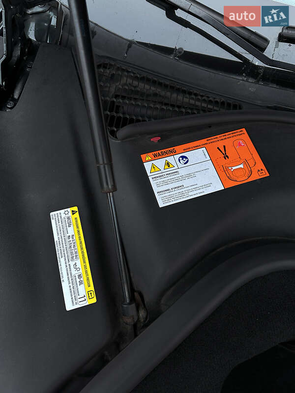 Лифтбек Tesla Model S 2014 в Киеве