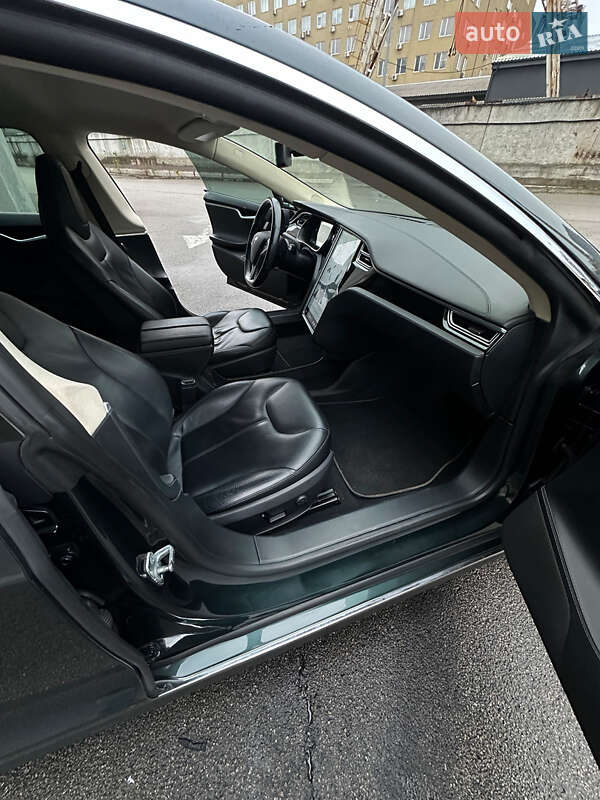 Лифтбек Tesla Model S 2014 в Киеве