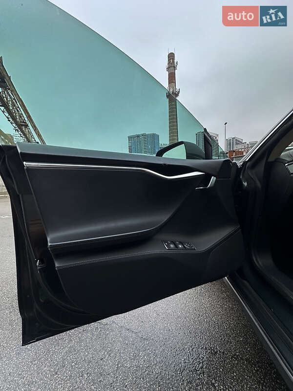 Лифтбек Tesla Model S 2014 в Киеве