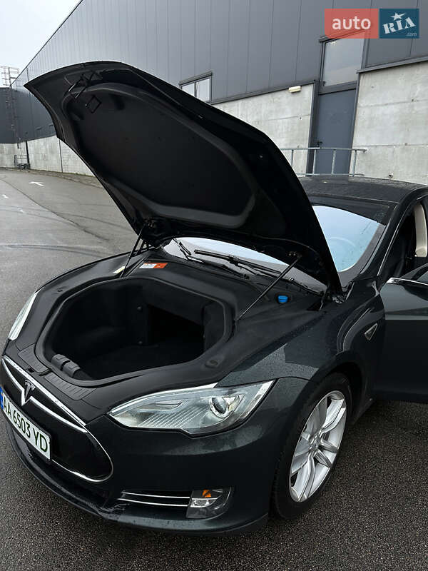 Лифтбек Tesla Model S 2014 в Киеве