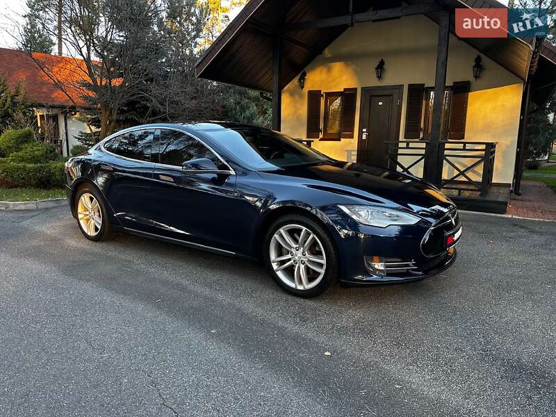 Лифтбек Tesla Model S 2014 в Киеве