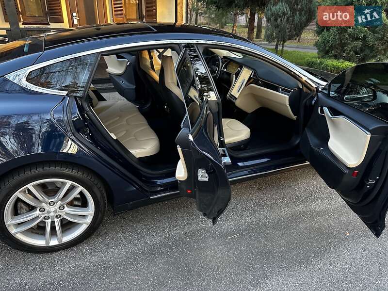 Лифтбек Tesla Model S 2014 в Киеве