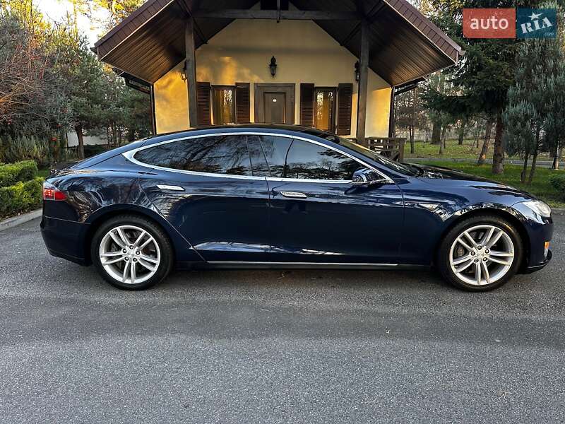 Лифтбек Tesla Model S 2014 в Киеве