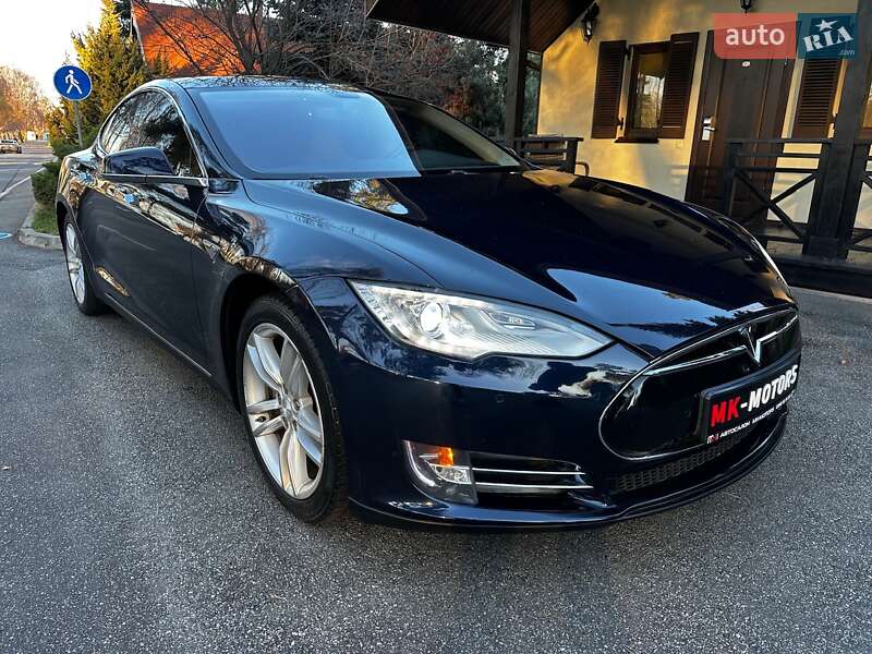 Лифтбек Tesla Model S 2014 в Киеве