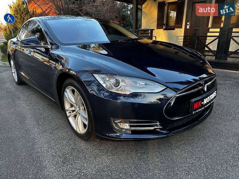 Tesla Model S 2014