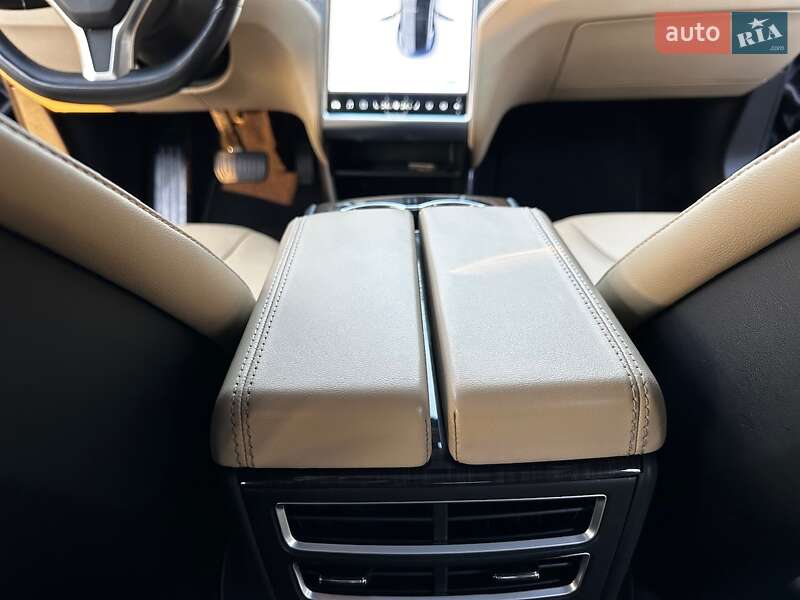 Лифтбек Tesla Model S 2014 в Киеве