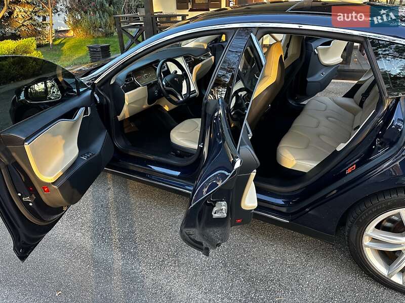 Лифтбек Tesla Model S 2014 в Киеве