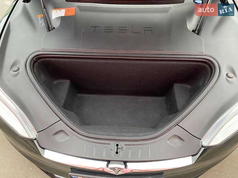 Лифтбек Tesla Model S 2018 в Киеве фото 28 Лифтбек Tesla Model S 2018 в Киеве