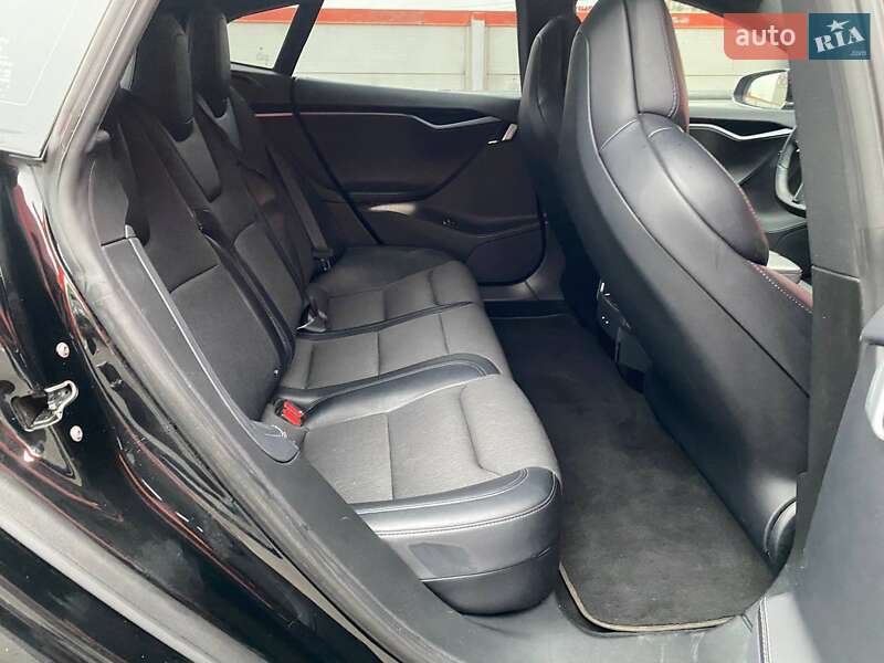 Лифтбек Tesla Model S 2018 в Киеве фото 31 Лифтбек Tesla Model S 2018 в Киеве