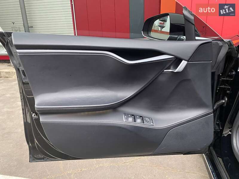 Лифтбек Tesla Model S 2018 в Киеве фото 17 Лифтбек Tesla Model S 2018 в Киеве