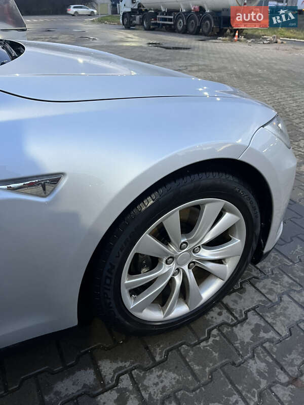 Ліфтбек Tesla Model S 2013 в Києві
