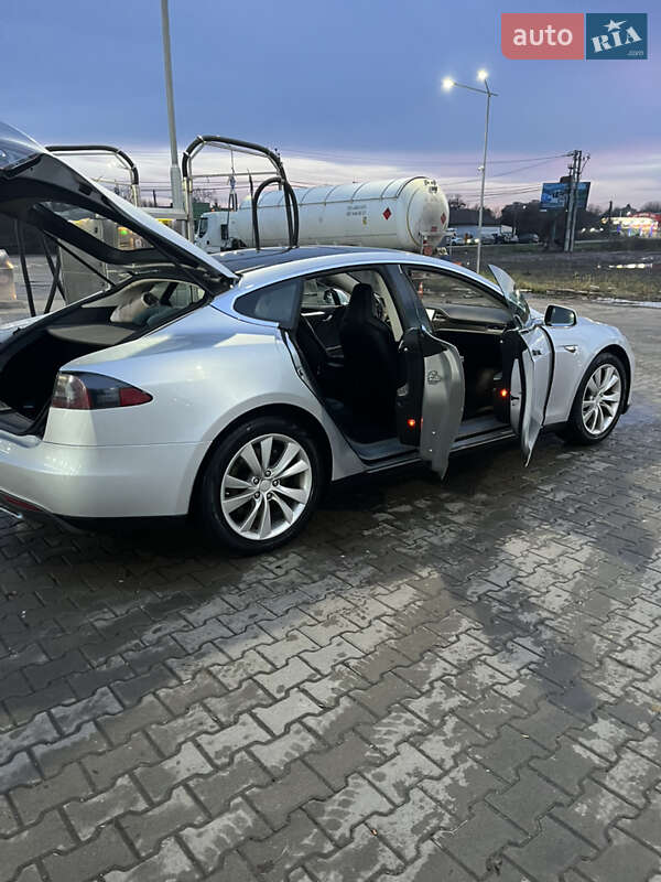 Ліфтбек Tesla Model S 2013 в Києві