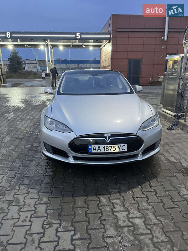 Ліфтбек Tesla Model S 2013 в Києві