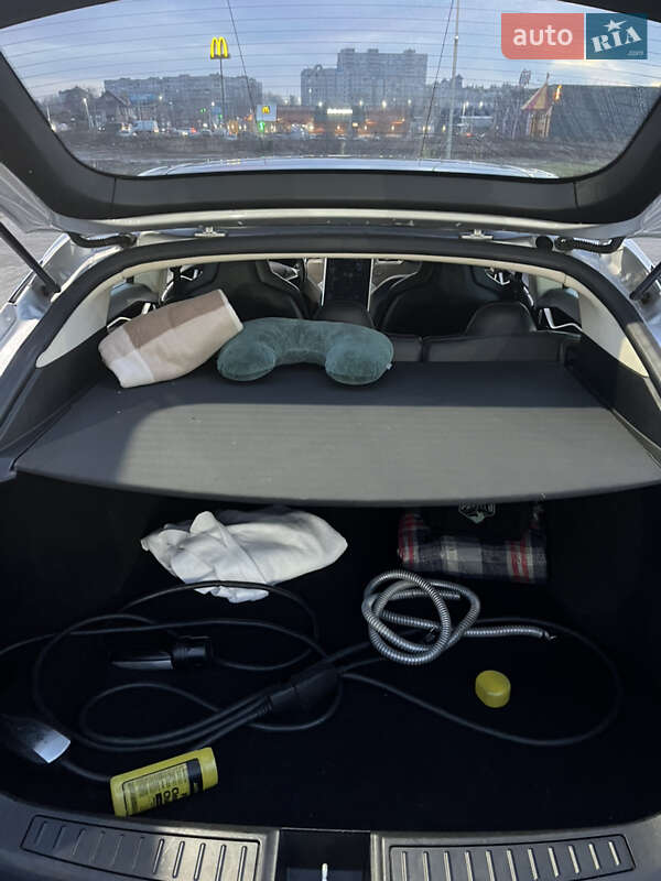 Ліфтбек Tesla Model S 2013 в Києві