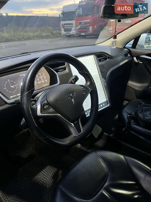 Ліфтбек Tesla Model S 2013 в Києві