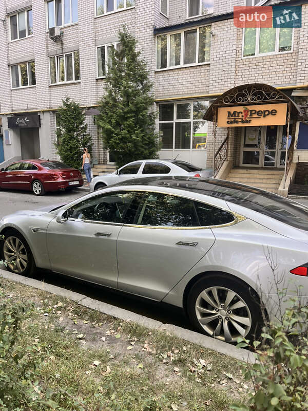 Ліфтбек Tesla Model S 2013 в Києві