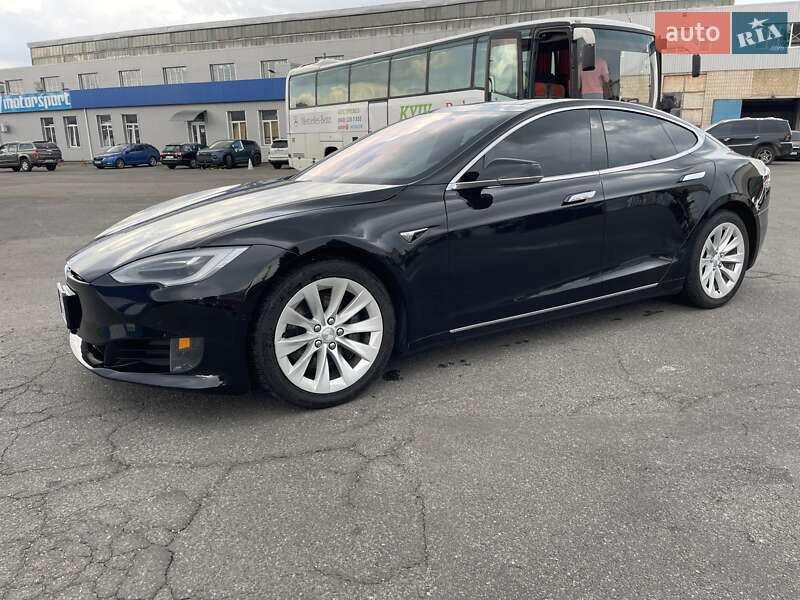 Ліфтбек Tesla Model S 2016 в Києві