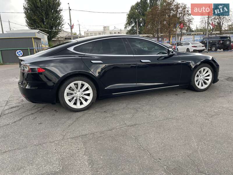 Ліфтбек Tesla Model S 2016 в Києві