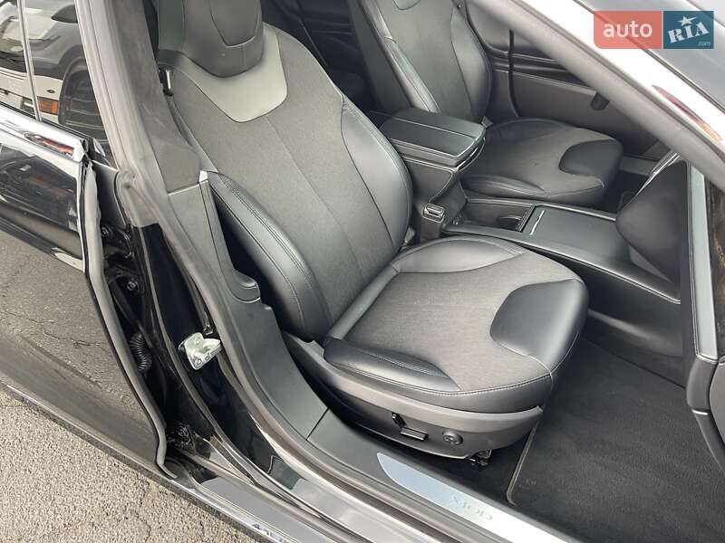 Ліфтбек Tesla Model S 2016 в Києві