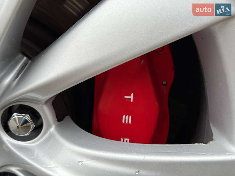 Лифтбек Tesla Model S 2015 в Тернополе фото 10 Лифтбек Tesla Model S 2015 в Тернополе