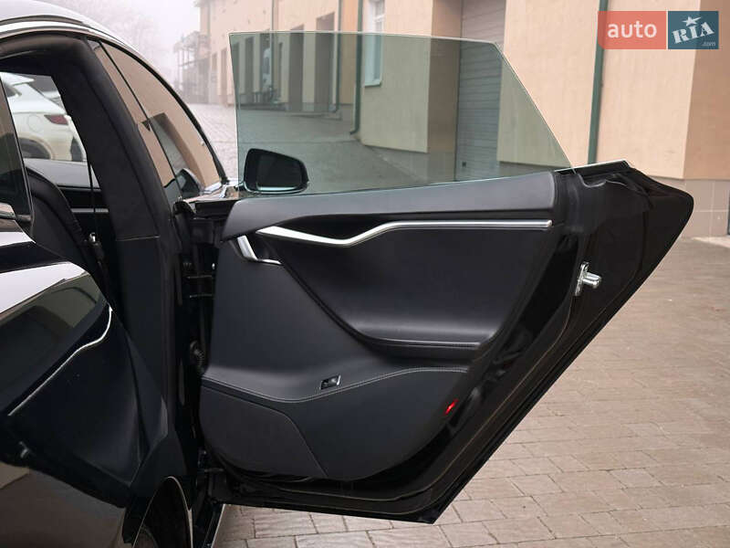 Лифтбек Tesla Model S 2015 в Тернополе фото 13 Лифтбек Tesla Model S 2015 в Тернополе