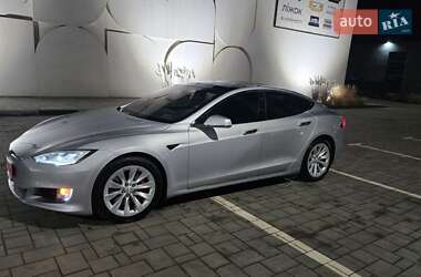 Лифтбек Tesla Model S 2017 в Луцке