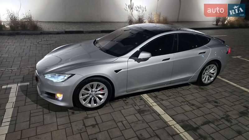 Лифтбек Tesla Model S 2017 в Луцке фото 14 Лифтбек Tesla Model S 2017 в Луцке