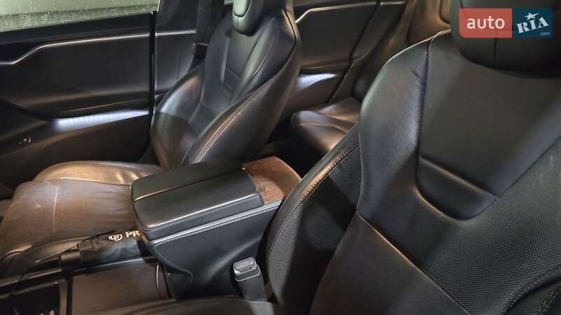 Лифтбек Tesla Model S 2017 в Луцке фото 19 Лифтбек Tesla Model S 2017 в Луцке