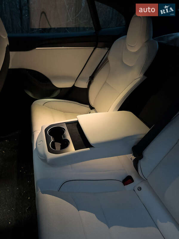 Ліфтбек Tesla Model S 2022 в Тернополі