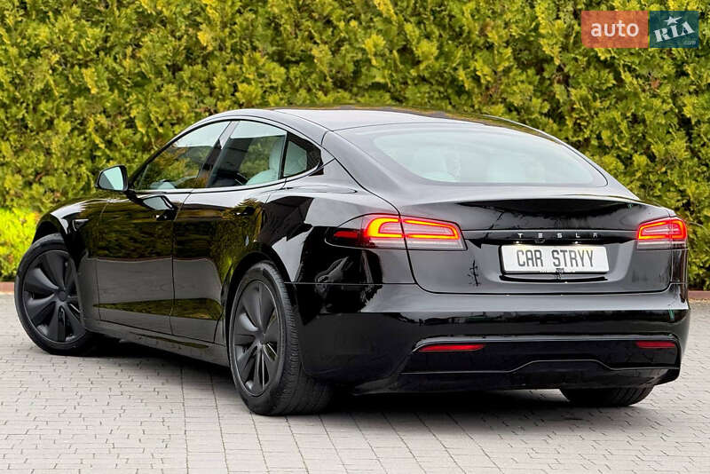 Ліфтбек Tesla Model S 2023 в Стрию