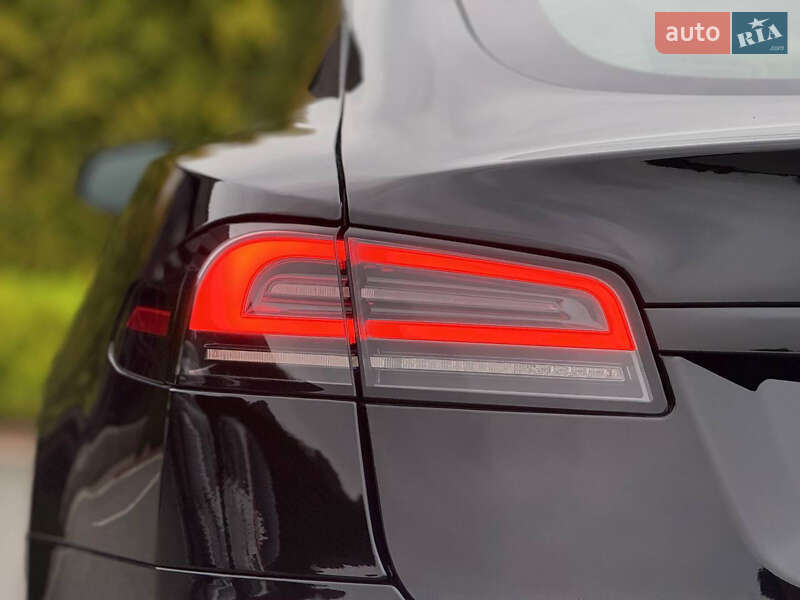 Ліфтбек Tesla Model S 2023 в Стрию