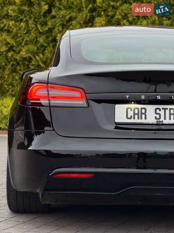 Ліфтбек Tesla Model S 2023 в Стрию