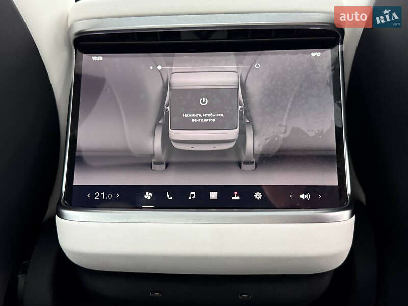 Ліфтбек Tesla Model S 2023 в Стрию