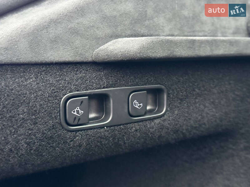 Ліфтбек Tesla Model S 2023 в Стрию