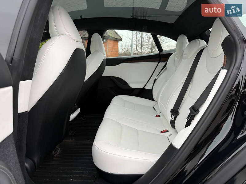 Ліфтбек Tesla Model S 2023 в Стрию