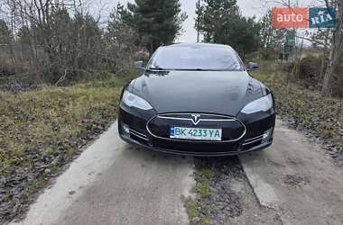 Лифтбек Tesla Model S 2014 в Дубровице