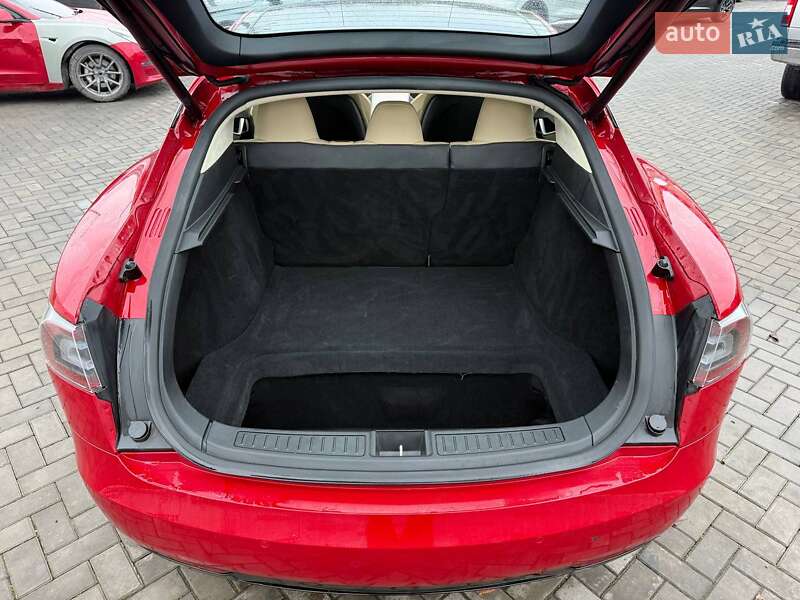 Лифтбек Tesla Model S 2016 в Луцке фото 11 Лифтбек Tesla Model S 2016 в Луцке