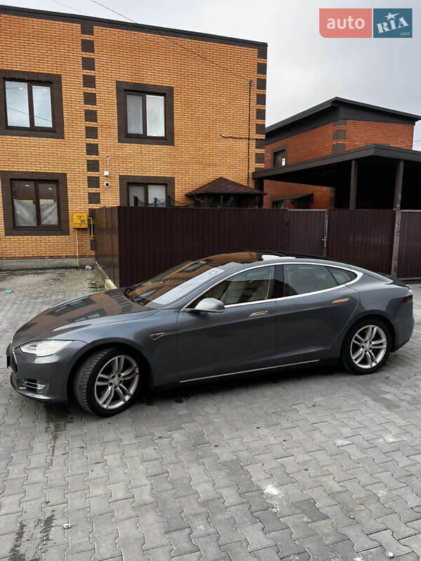 Лифтбек Tesla Model S 2014 в Виннице