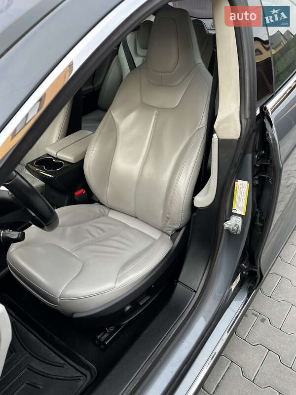 Лифтбек Tesla Model S 2014 в Виннице